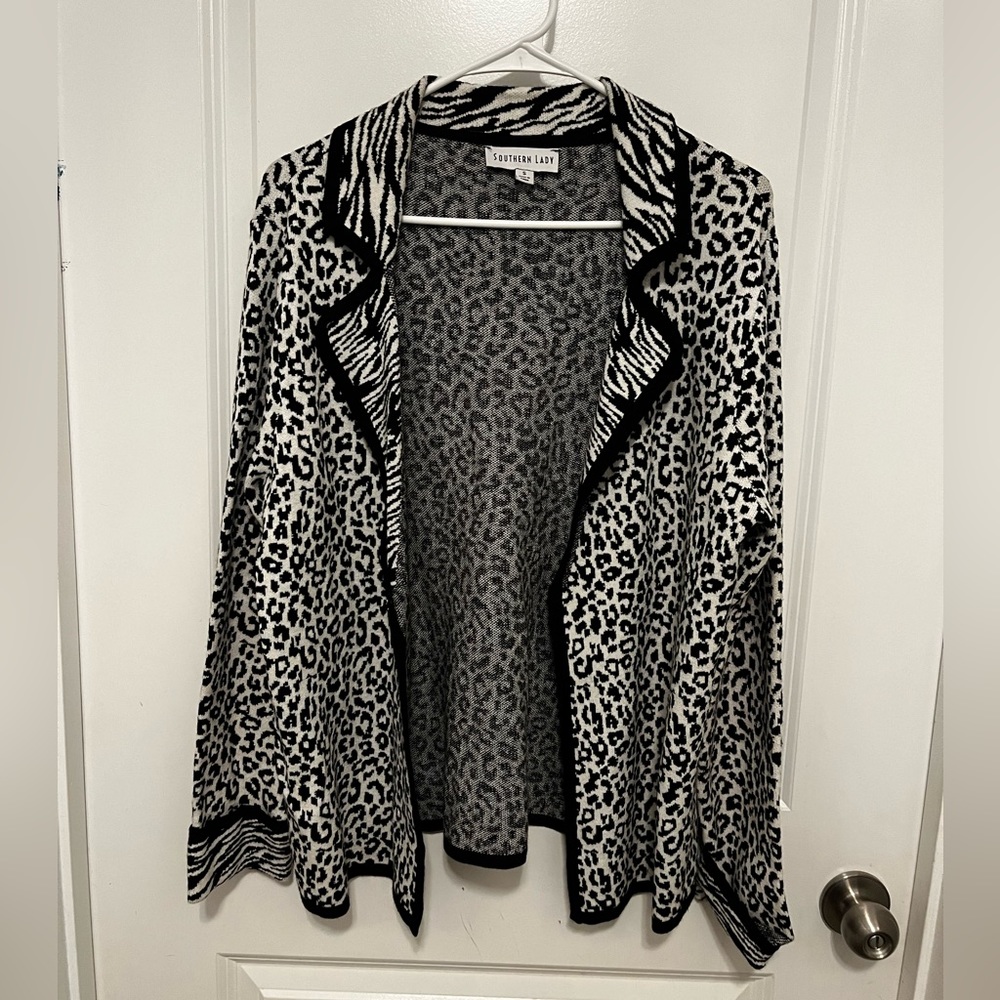 Southern Lady Cardigan like new size small no tag